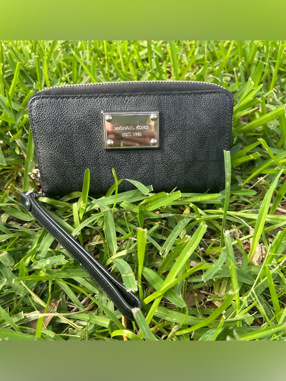 Michael Kors Jet Set Zippy Wallet / Wristlet Black Leather